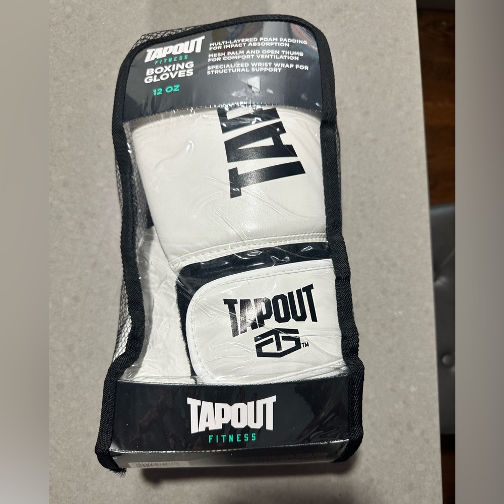 Boxing 🥊 gloves - Picture 2 of 6